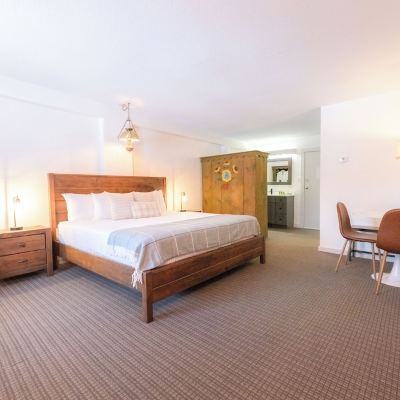 Superior King Room Innsbruck Inn at Stowe Promo Code