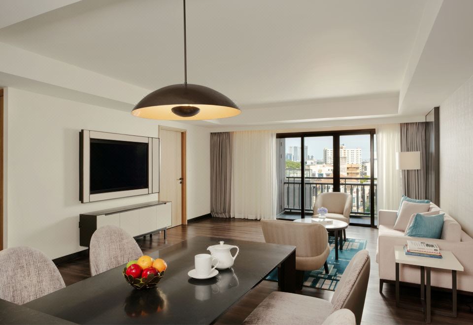 一臥室特大床套房 - 帶陽臺和城景