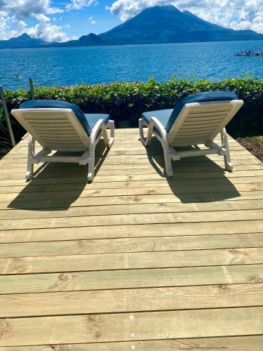 带湖景的双人间