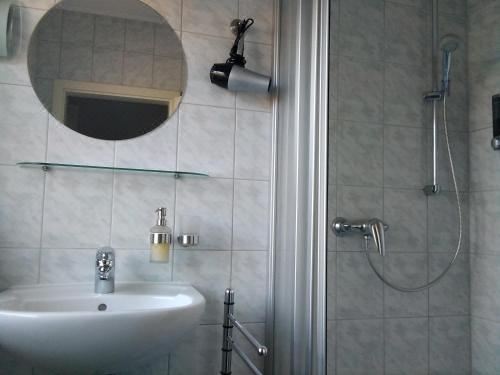 带山景的双人间