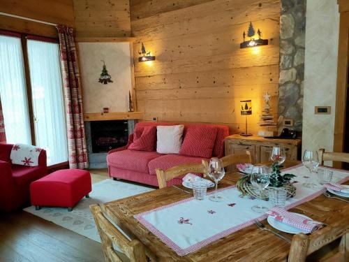 带阳台的两卧室公寓