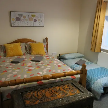 3 Bedroom House with Welcome Breakfast near Beaches Отели в г. Рамсгит