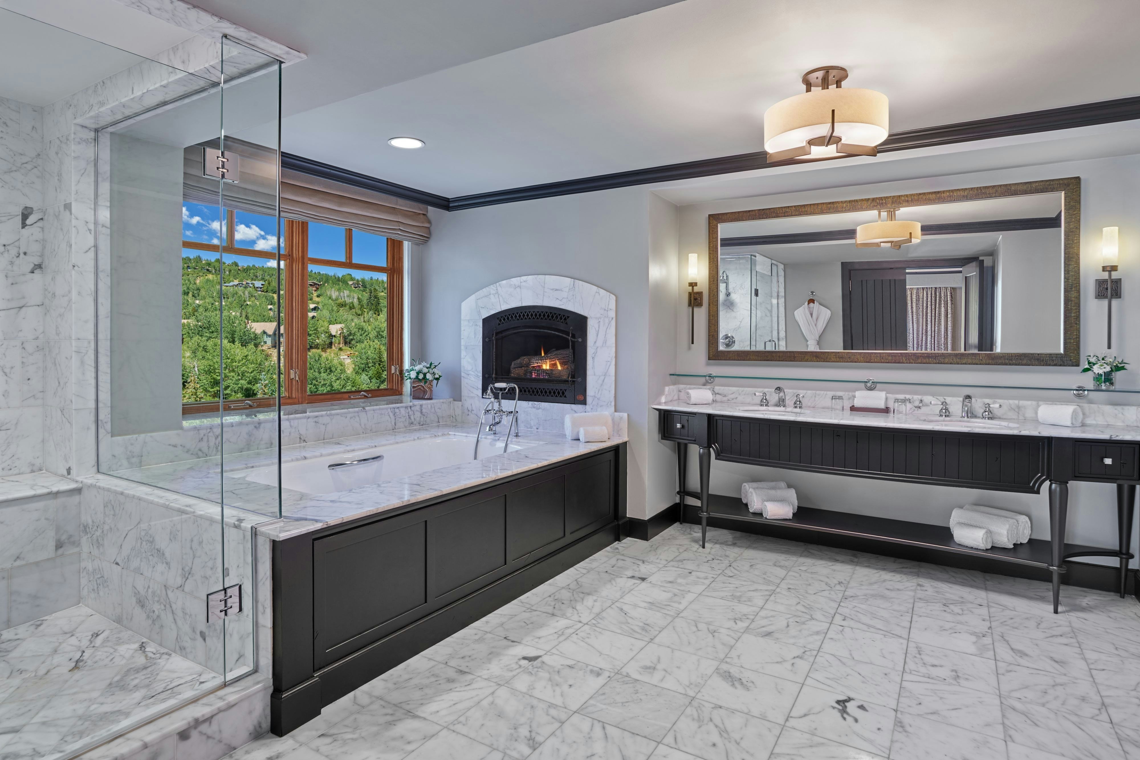 丽思卡尔顿套房，1卧室套房，1张特大床，阳台