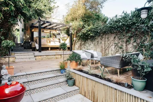 Central Townhouse with Garden & Free Parking