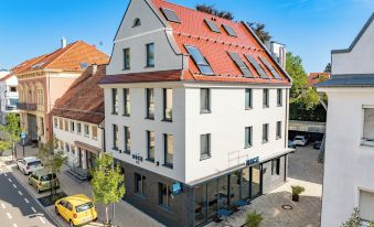 LH Hotel by WMM Hotels - Housity