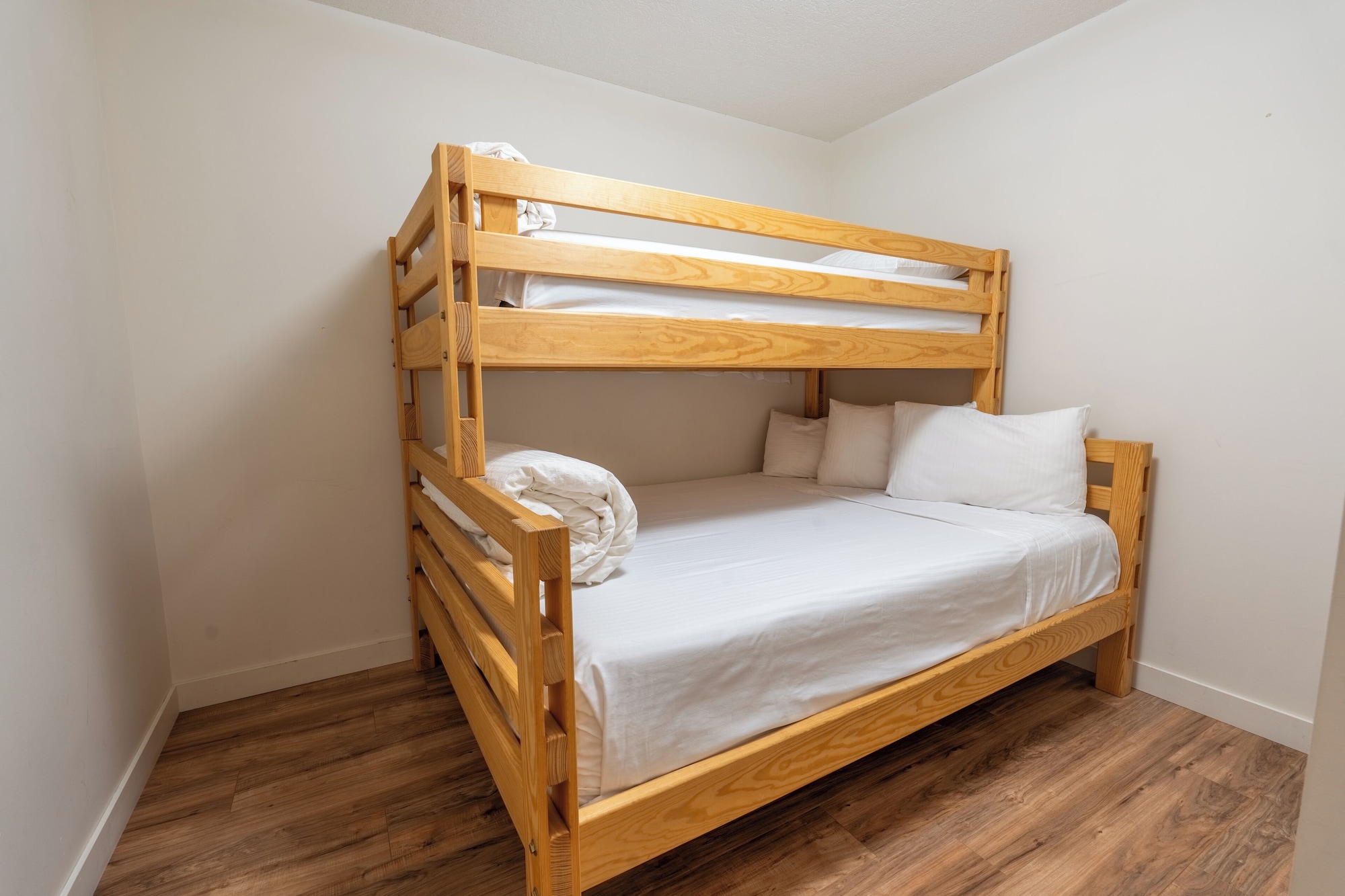 3207号两卧室带书房，两层