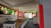 House - Sleeps 4 - Patio - Parking