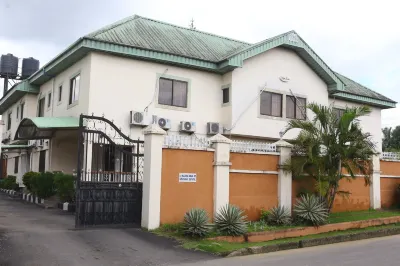Xcape Hotels and Suites Ltd Hotel di 