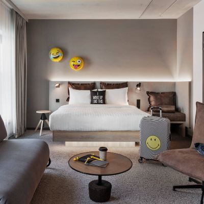 Moxyfied Family Room