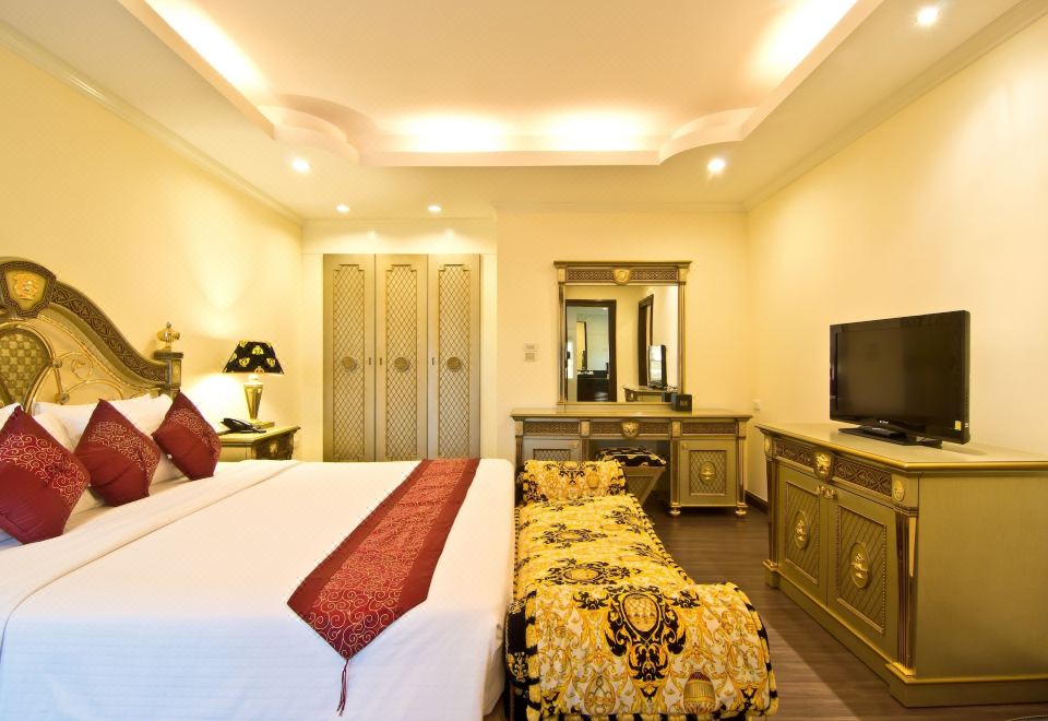 LK Royal SuiteVersace Suite