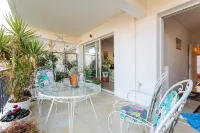 Bright Comfy Flat Near the Beach & the City Center