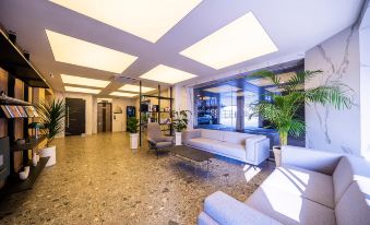 Yes Hotel - Housity