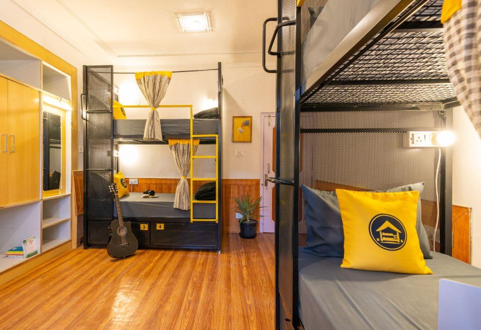 女生四床宿舍床位