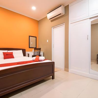 Standard Room RedDoorz @ Nguyen Kiem Street Promo Code