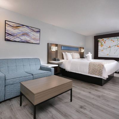 King Suite - Non-Smoking Brookstone Lodge Promo Code
