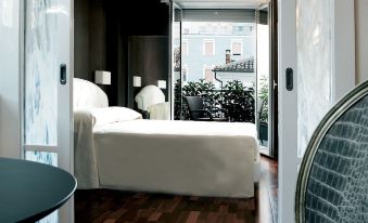 Victoria Hotel - Housity
