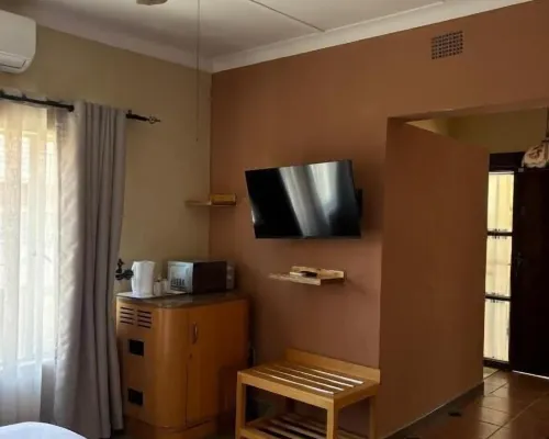 Laroza Guest House 러스텐버그 호텔
