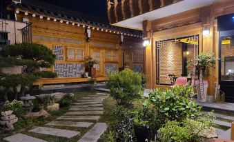 Gyeongju Taverna Hanok Stay