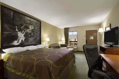 Super 8 by Wyndham Calhoun Hotels in 