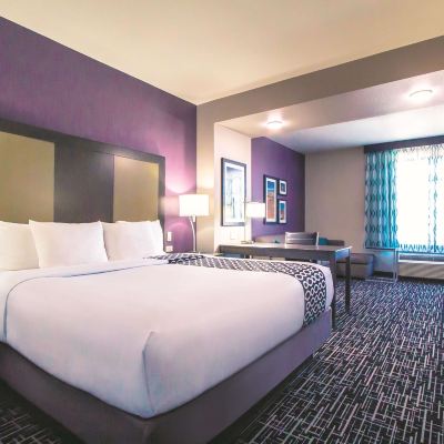 Deluxe King Room With Mobility Accessible-Non-Smoking La Quinta Inn & Suites by Wyndham Pampa Promo Code