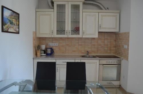 带阳台的两卧室公寓