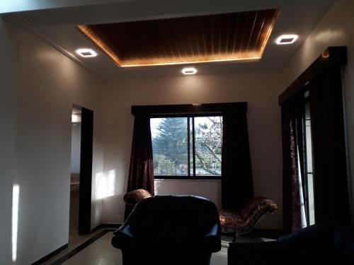 两卧室泳池别墅