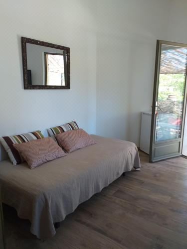 带露台一室公寓