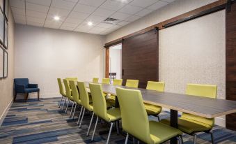 Holiday Inn Express & Suites Newport News