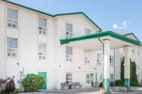 Super 8 by Wyndham Dauphin Hotels in 