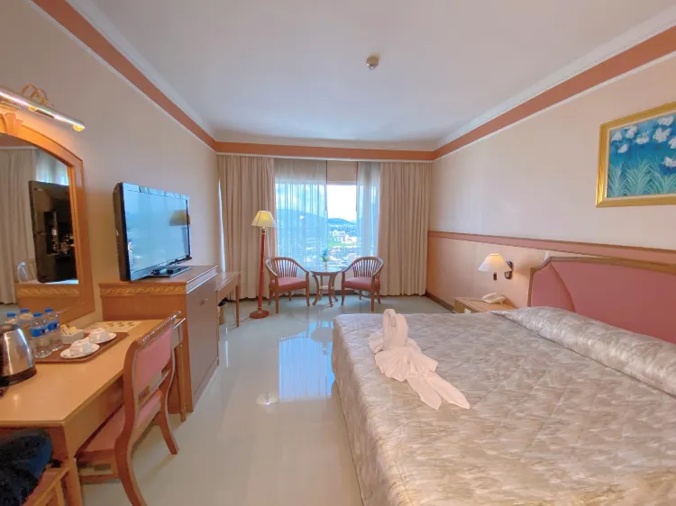 ห้องดีลักซ์ เตียงใหญ่ 1 เตียง