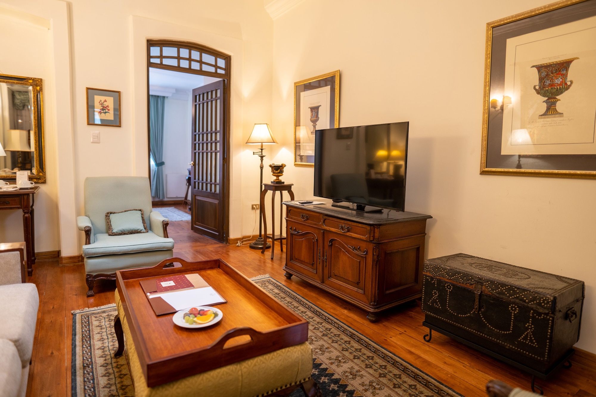 传统套房， 1 张特大床