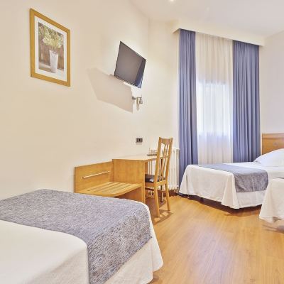 三人房 阿克塔安提貝思酒店優惠