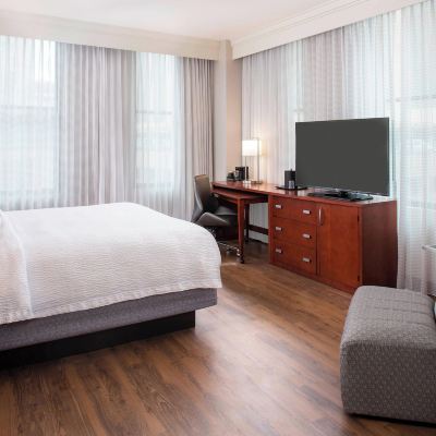 King Room with Mobility Accessible Bathtub Courtyard by Marriott New Orleans Downtown Near the French Quarter Promo Code