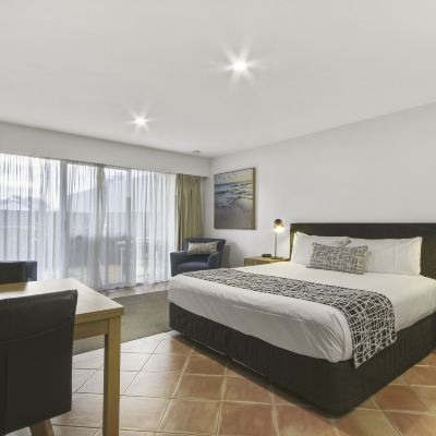 Studio SPA Suite Bellevue on The Lakes Promo Code