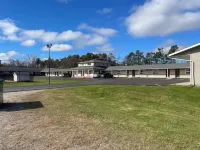 Colonial House Motor Inn Hotels in Lanark County