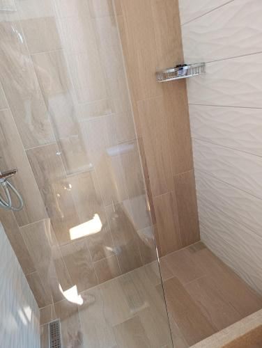 带阳台和海景的豪华双人房