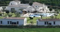 Santa Maria Resort Hotel a 