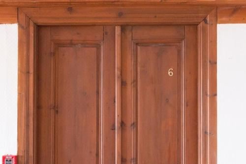 带山景的双人间