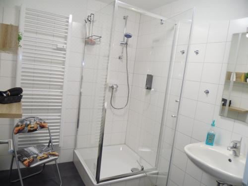 Urban Living Unter Den D?chern der G?ttinger Altstadt Large Twin Room With Shared Bathroom-8
