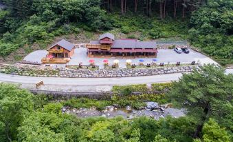 Jeongseon Firefly Red Clay Pension