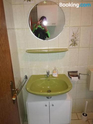 带阳台的两卧室公寓