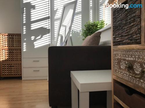 带阳台的两卧室公寓