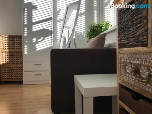 带阳台的两卧室公寓