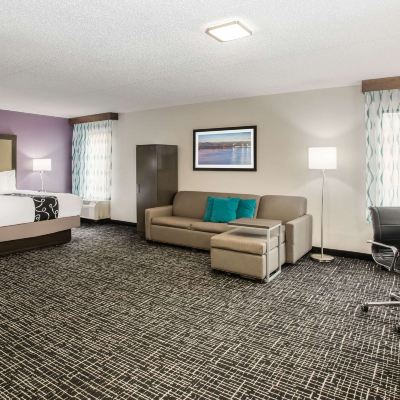 King Suite - Non-Smoking La Quinta Inn by Wyndham Davenport & Conference Center Promo Code