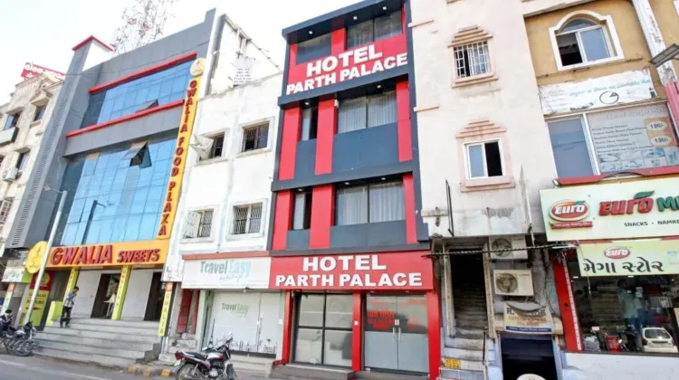 Hotel Parth Palace Exterior