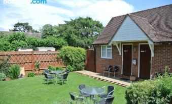 Fairlawns Guest House - Housity