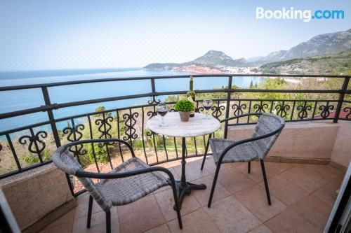 带露台的海景一室公寓