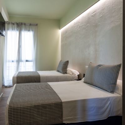 Twin Room Hostal Charlotte Promo Code