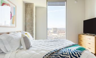 Emos by AvantStay Brand New Condo Room in Austin w Amazing Amenities