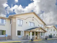 Quality Inn & Suites Howe - Sturgis Hotels in LaGrange County